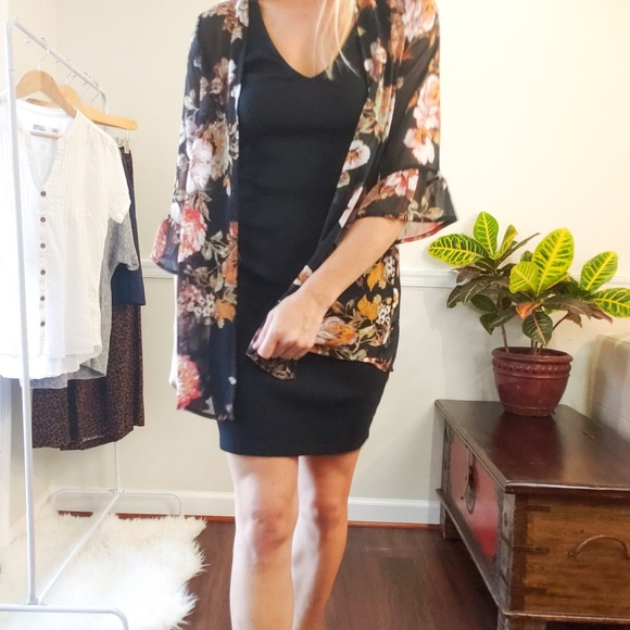 Xhilaration Tops - Xhilaration Floral Bell Sleeve Kimono XS